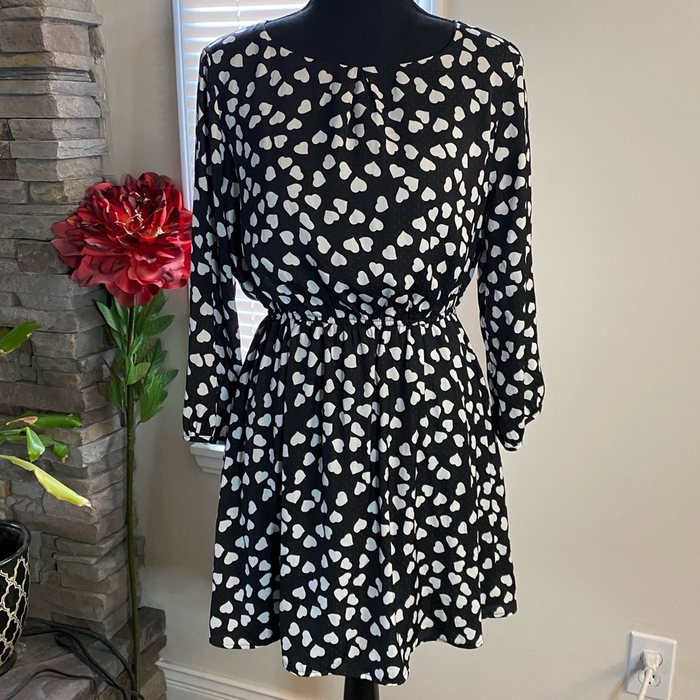 ❤️Forever 21 Pretty Black Dress w/white hearts print, Med,but fits like a Small